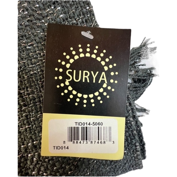 Surya Throw, Size: 50” x 60”, Woven 95% acrylic, 5% lurex Color: Charcoa… - Picture 4 of 7